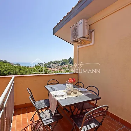 239 - Comoda Mansarda In Centro A Sirolo, Con Vista Mare - Posto Auto E Aria Condizionata Inclusi - White Club Omaggio Dal Lun Al Ven Fino Al 02-08 Διαμέρισμα *