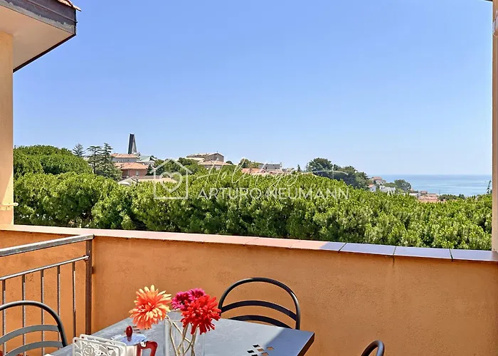 239 - Comoda Mansarda In Centro A Sirolo, Con Vista Mare - Posto Auto E Aria Condizionata Inclusi - White Club Omaggio Dal Lun Al Ven Fino Al 02-08 Διαμέρισμα Sirolo