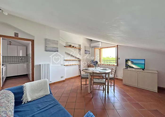 239 - Comoda Mansarda In Centro A Sirolo, Con Vista Mare - Posto Auto E Aria Condizionata Inclusi - White Club Omaggio Dal Lun Al Ven Fino Al 02-08 Διαμέρισμα