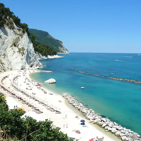 Apartman 239 - Comoda Mansarda In Centro A Sirolo, Con Vista Mare - Posto Auto E Aria Condizionata Inclusi - White Club Omaggio Dal Lun Al Ven Fino Al 02-08 Sirolo